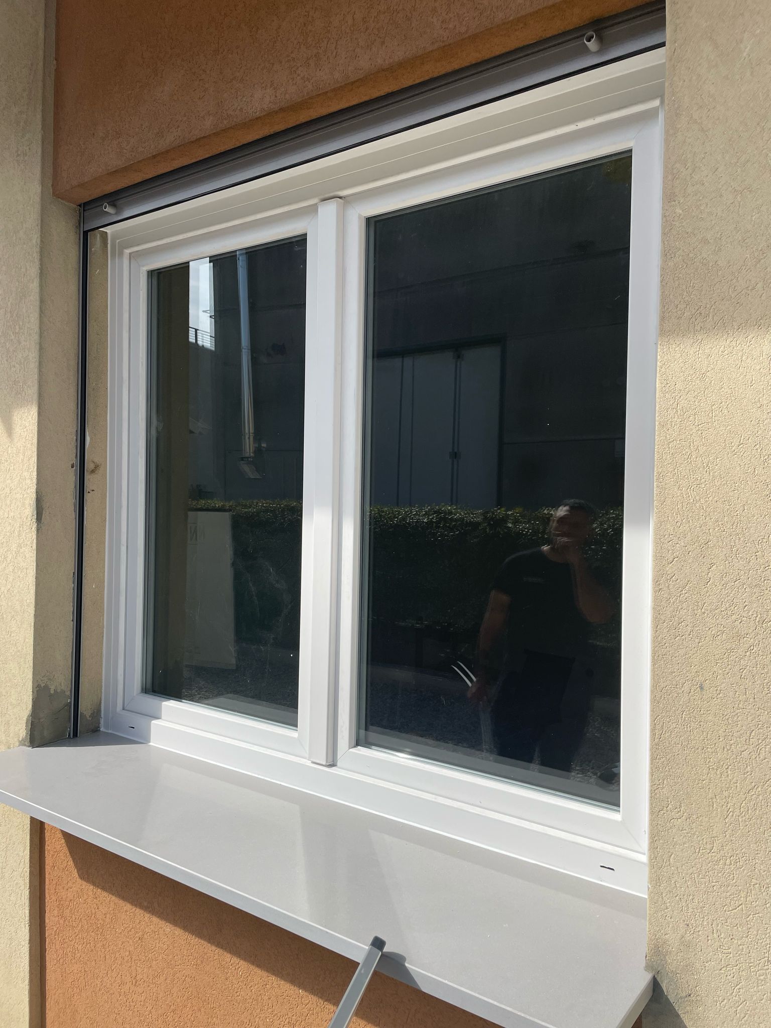 Finestra in PVC bianca appena installata