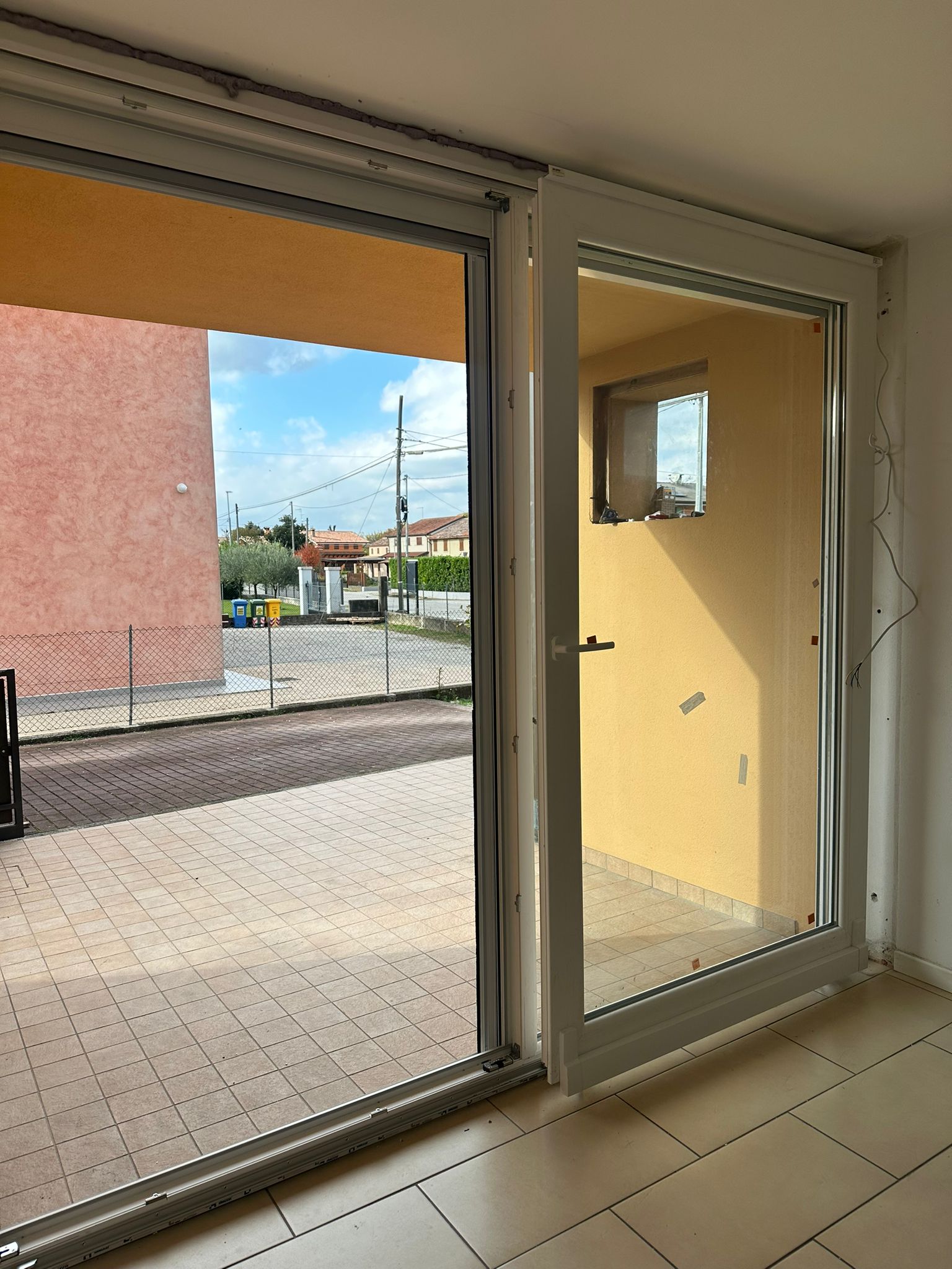 Portafinestra in PVC su terrazzo