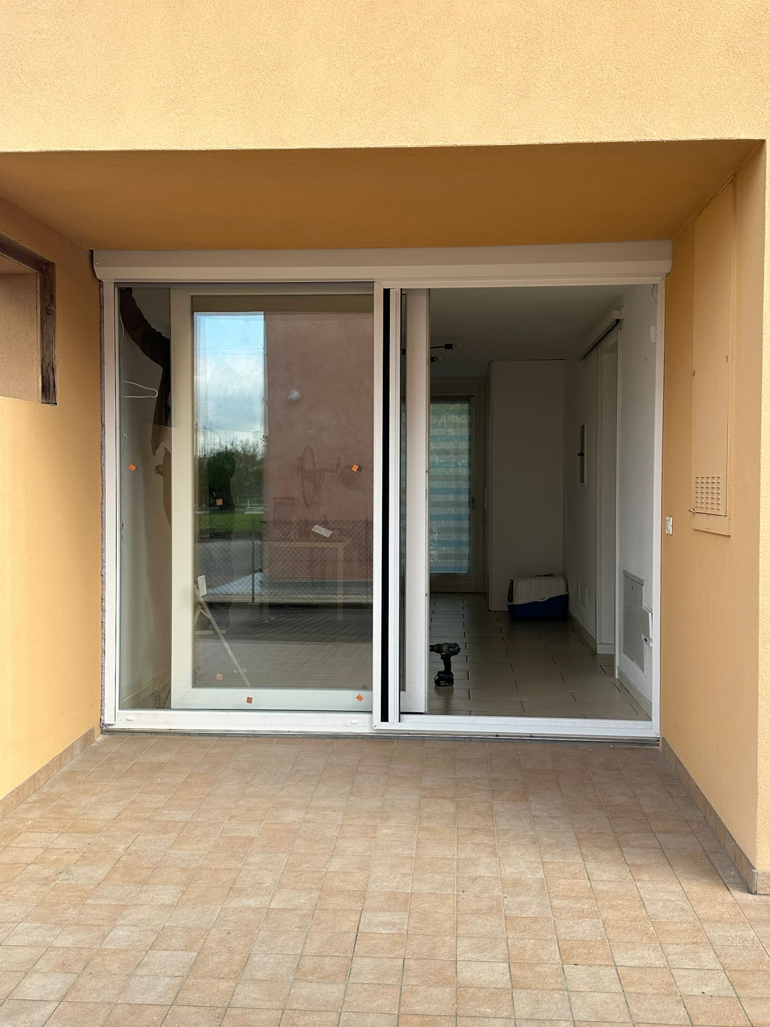 Portafinestra in PVC verso il giardino